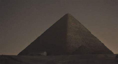 naked people on top of the great pyramid|Egypt is furious over couples nude photoshoot on top of the。